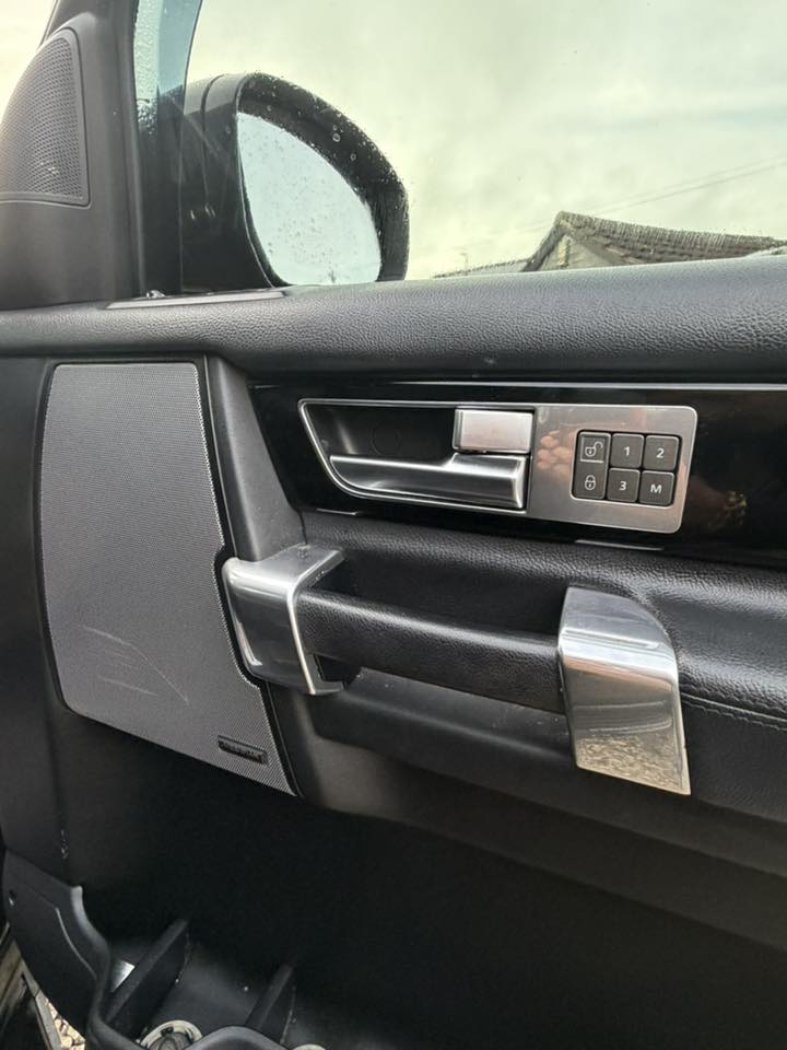 Land Rover Discovery 4 3.0 SDV6 Auto – 7 Seater – 2015